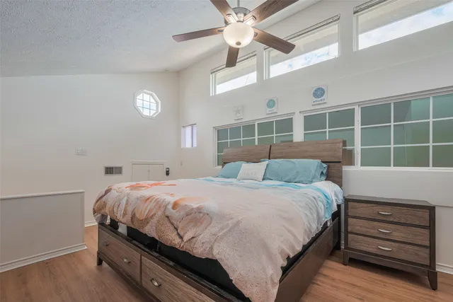 $425,000 | 1016 Redfish Street, Hitchcock, TX 77563