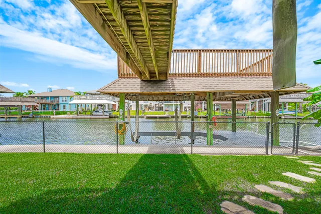 $425,000 | 1016 Redfish Street, Hitchcock, TX 77563