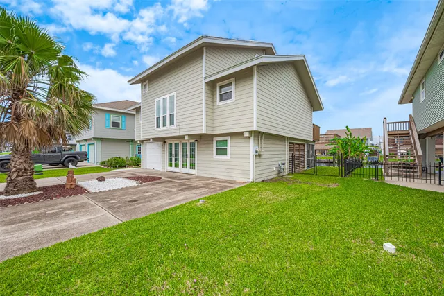 $425,000 | 1016 Redfish Street, Hitchcock, TX 77563