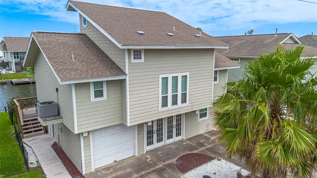$425,000 | 1016 Redfish Street, Hitchcock, TX 77563