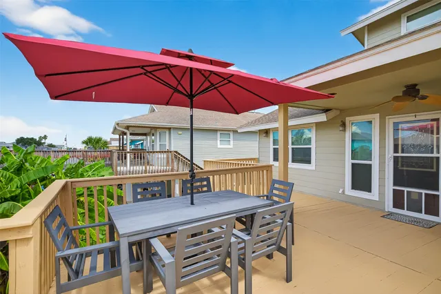 $425,000 | 1016 Redfish Street, Hitchcock, TX 77563