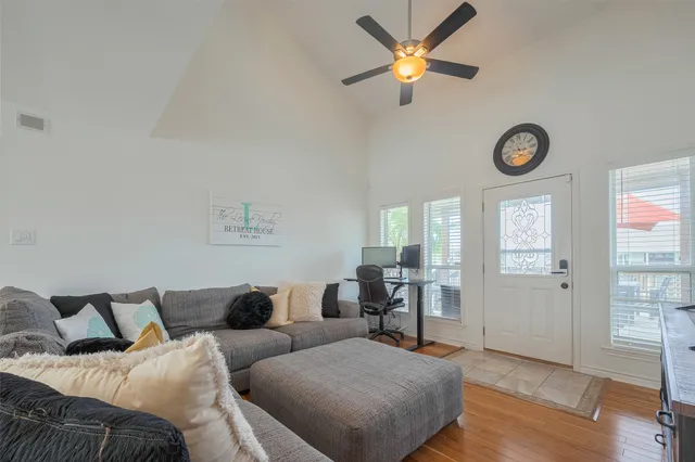 $425,000 | 1016 Redfish Street, Hitchcock, TX 77563