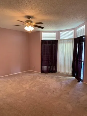 a view of empty room with a ceiling fan