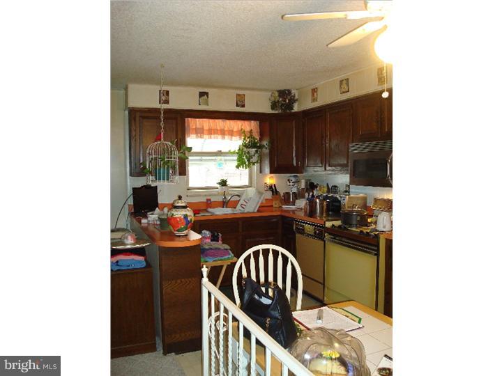 411 Glendale Road Upper Darby, PA 19082 - Photo 6 of 14 Kitchen