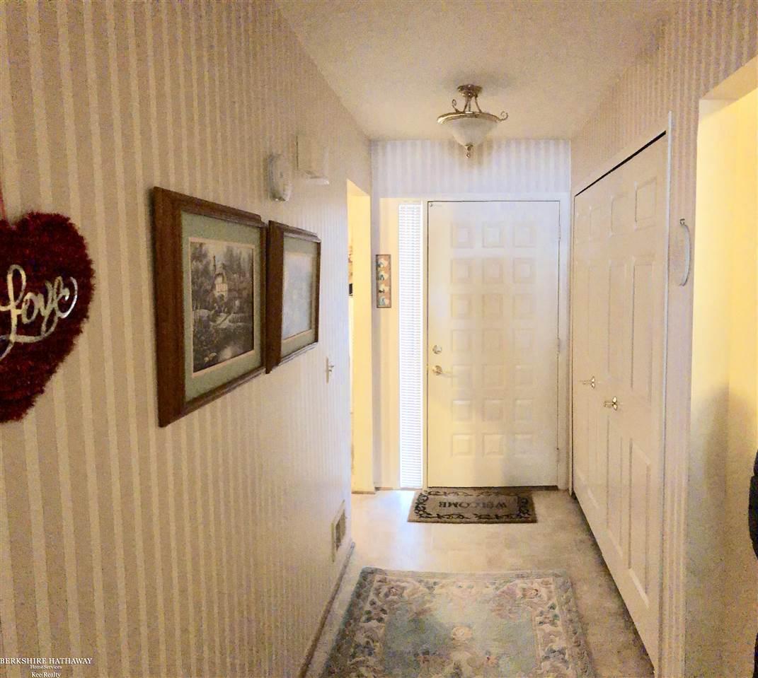 568 Tennyson Rochester Hills, MI 48307 - Photo 5 of 17