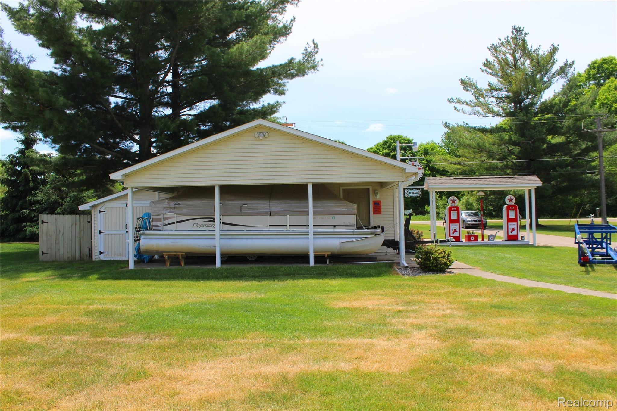 5836 Stanley Road Columbiaville, MI 48421 - Photo 4 of 60 IMG_5865.JPG