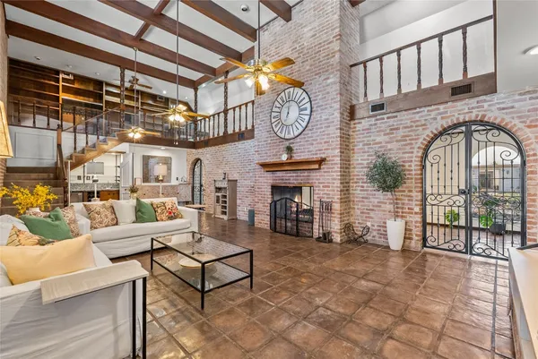 $725,000 | 10 Colony Park Drive, Galveston, TX 77551
