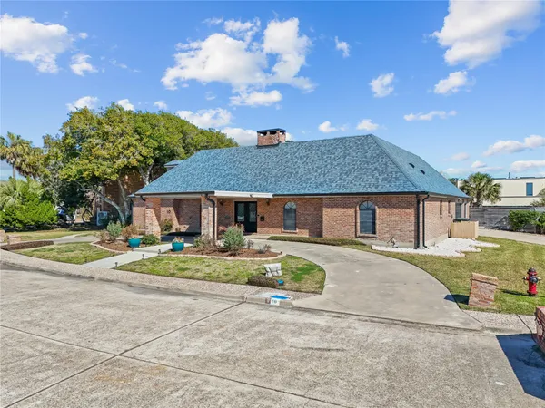 $725,000 | 10 Colony Park Drive, Galveston, TX 77551
