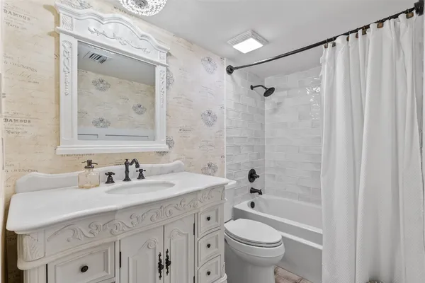 $725,000 | 10 Colony Park Drive, Galveston, TX 77551