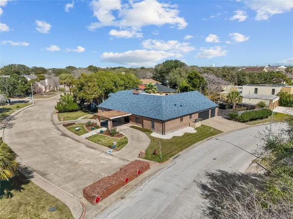 $725,000 | 10 Colony Park Drive, Galveston, TX 77551