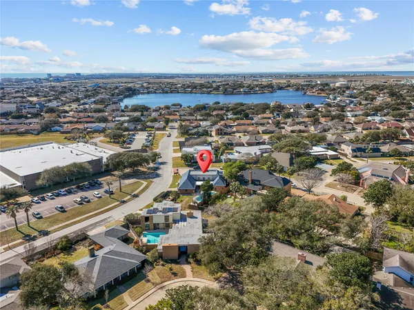 $725,000 | 10 Colony Park Drive, Galveston, TX 77551