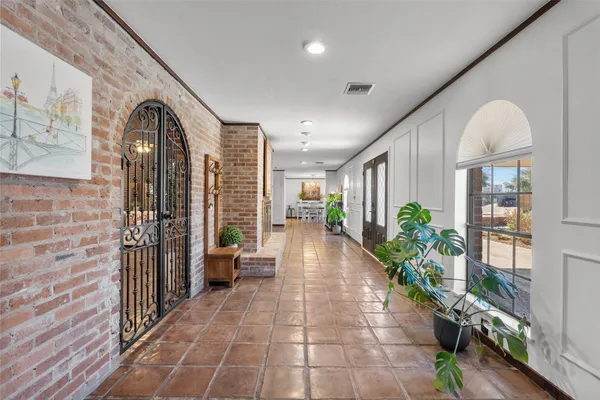 $725,000 | 10 Colony Park Drive, Galveston, TX 77551