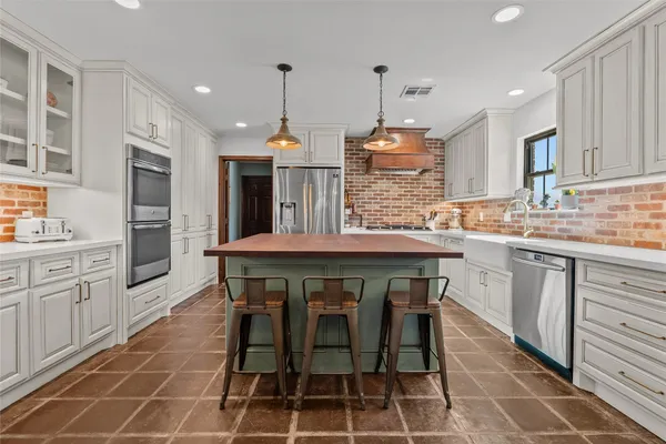 $725,000 | 10 Colony Park Drive, Galveston, TX 77551