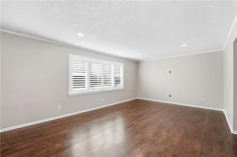 $319,950 | 2512 West 77th Street, Prairie Village, KS 66208