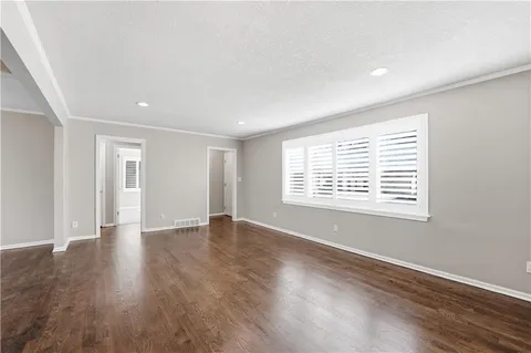 $319,950 | 2512 West 77th Street, Prairie Village, KS 66208