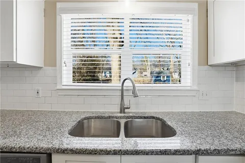 $319,950 | 2512 West 77th Street, Prairie Village, KS 66208