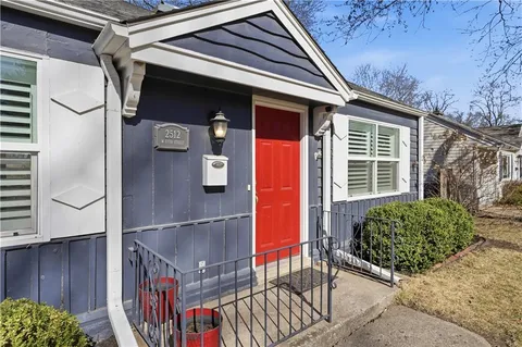 $319,950 | 2512 West 77th Street, Prairie Village, KS 66208