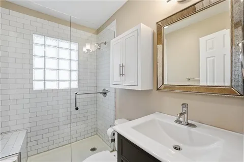 $319,950 | 2512 West 77th Street, Prairie Village, KS 66208