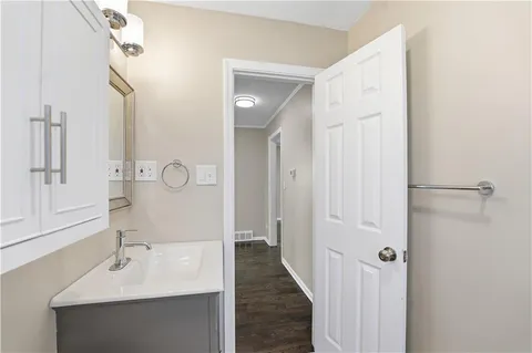 $319,950 | 2512 West 77th Street, Prairie Village, KS 66208