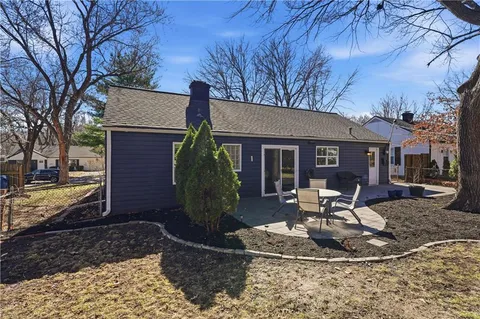 $319,950 | 2512 West 77th Street, Prairie Village, KS 66208