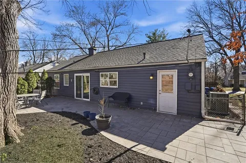 $319,950 | 2512 West 77th Street, Prairie Village, KS 66208