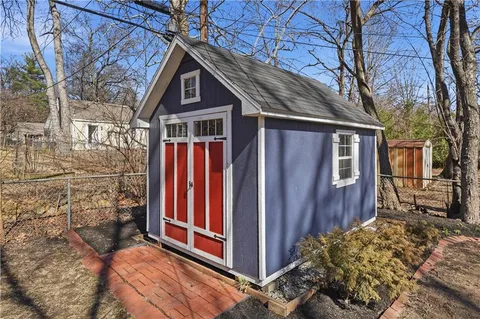 $319,950 | 2512 West 77th Street, Prairie Village, KS 66208