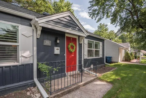 $319,950 | 2512 West 77th Street, Prairie Village, KS 66208