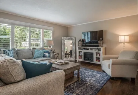 $319,950 | 2512 West 77th Street, Prairie Village, KS 66208