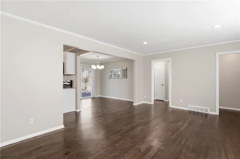 $319,950 | 2512 West 77th Street, Prairie Village, KS 66208