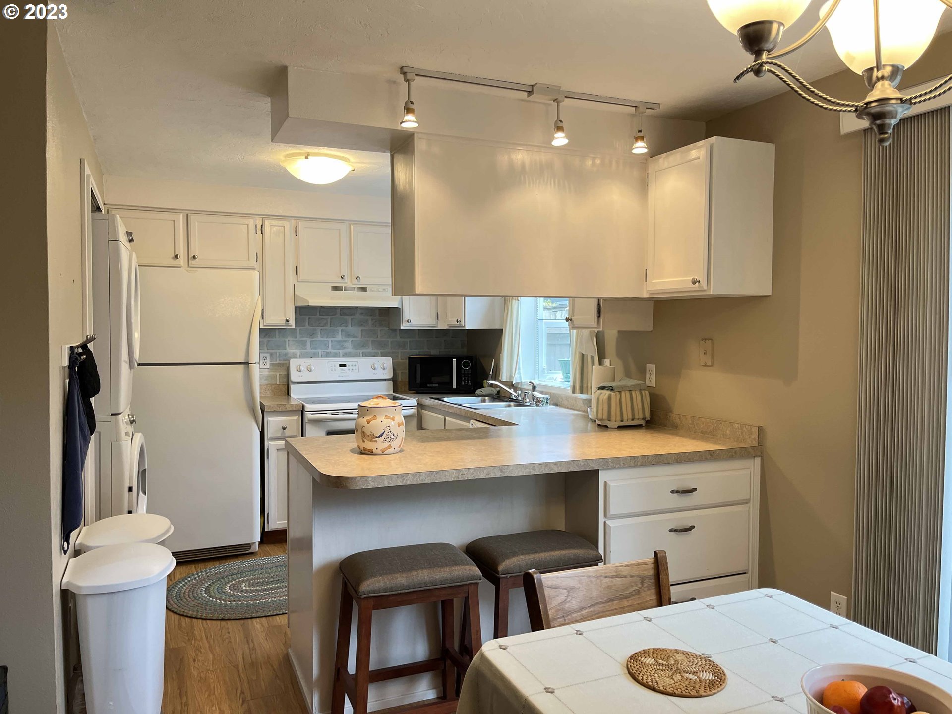1340 9th Street, Unit 4 Florence, OR 97439 - Photo 11 of 31 a kitchen with a sink a stove and refrigerator