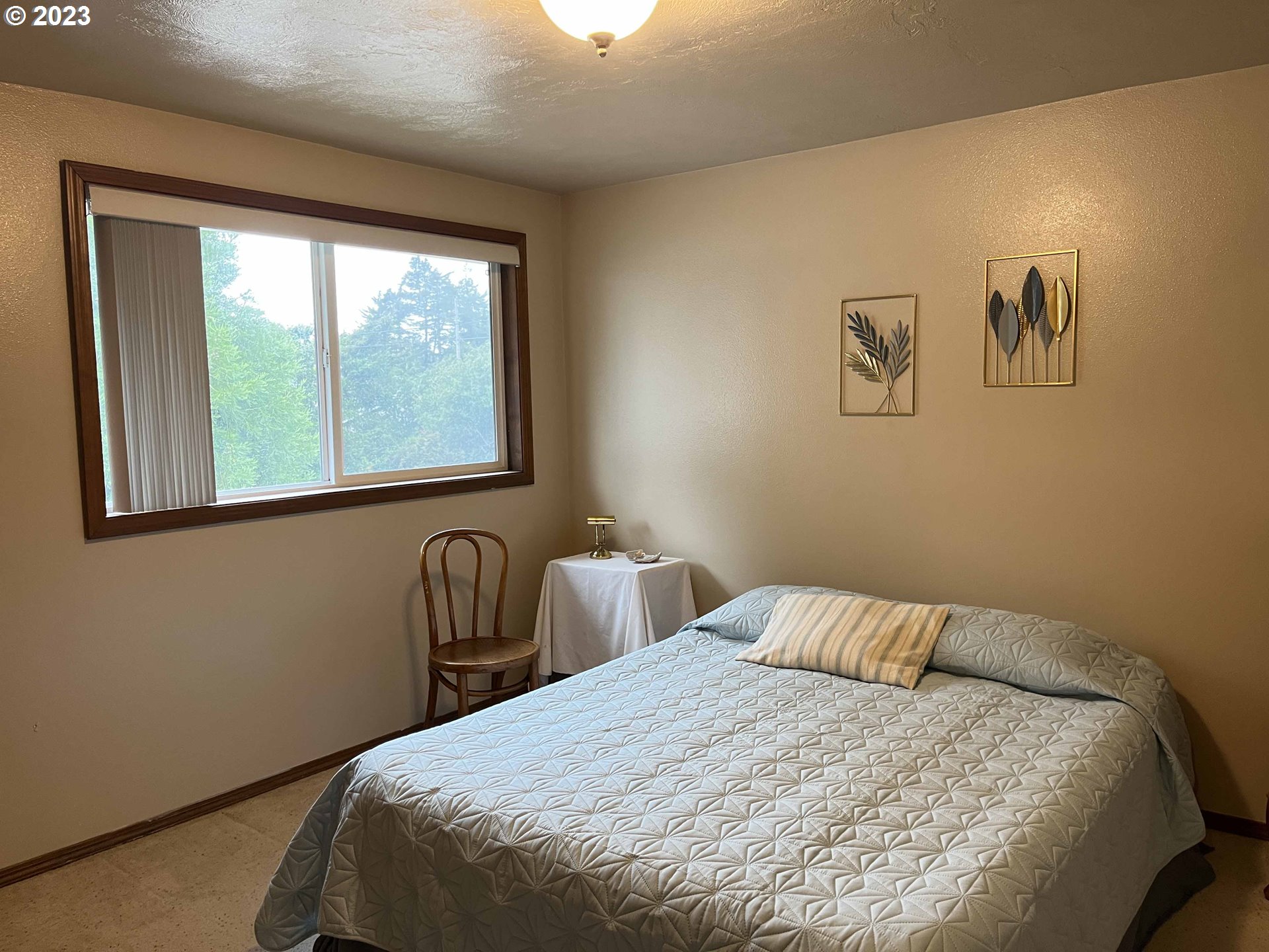 1340 9th Street, Unit 4 Florence, OR 97439 - Photo 22 of 31 a bedroom with a bed and a window