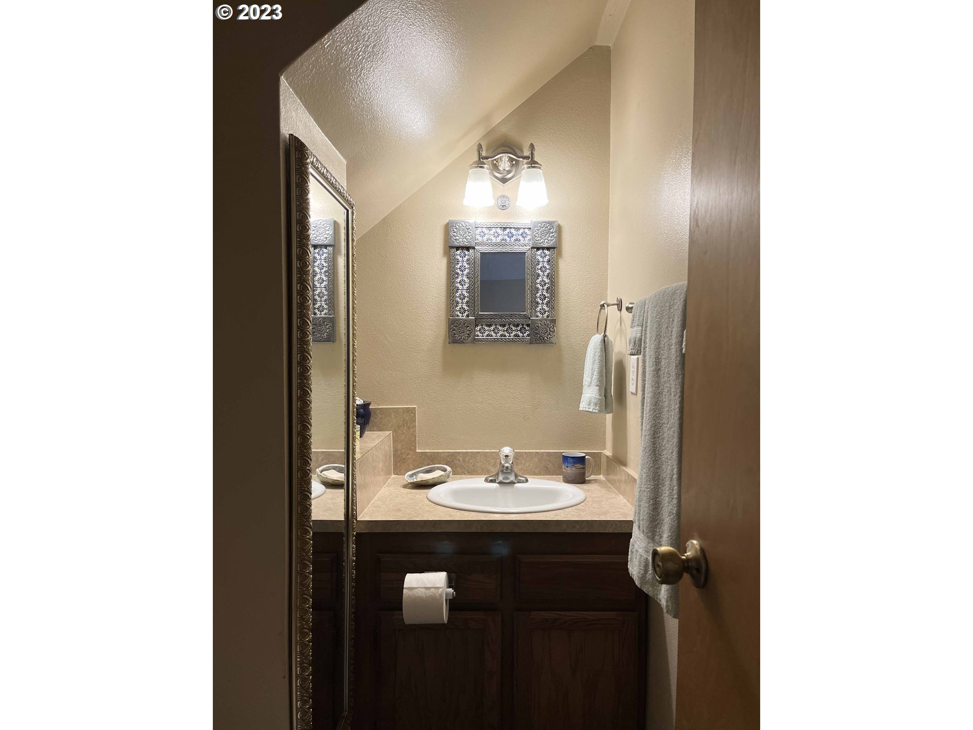 1340 9th Street, Unit 4 Florence, OR 97439 - Photo 8 of 31 a bathroom with a sink and a mirror