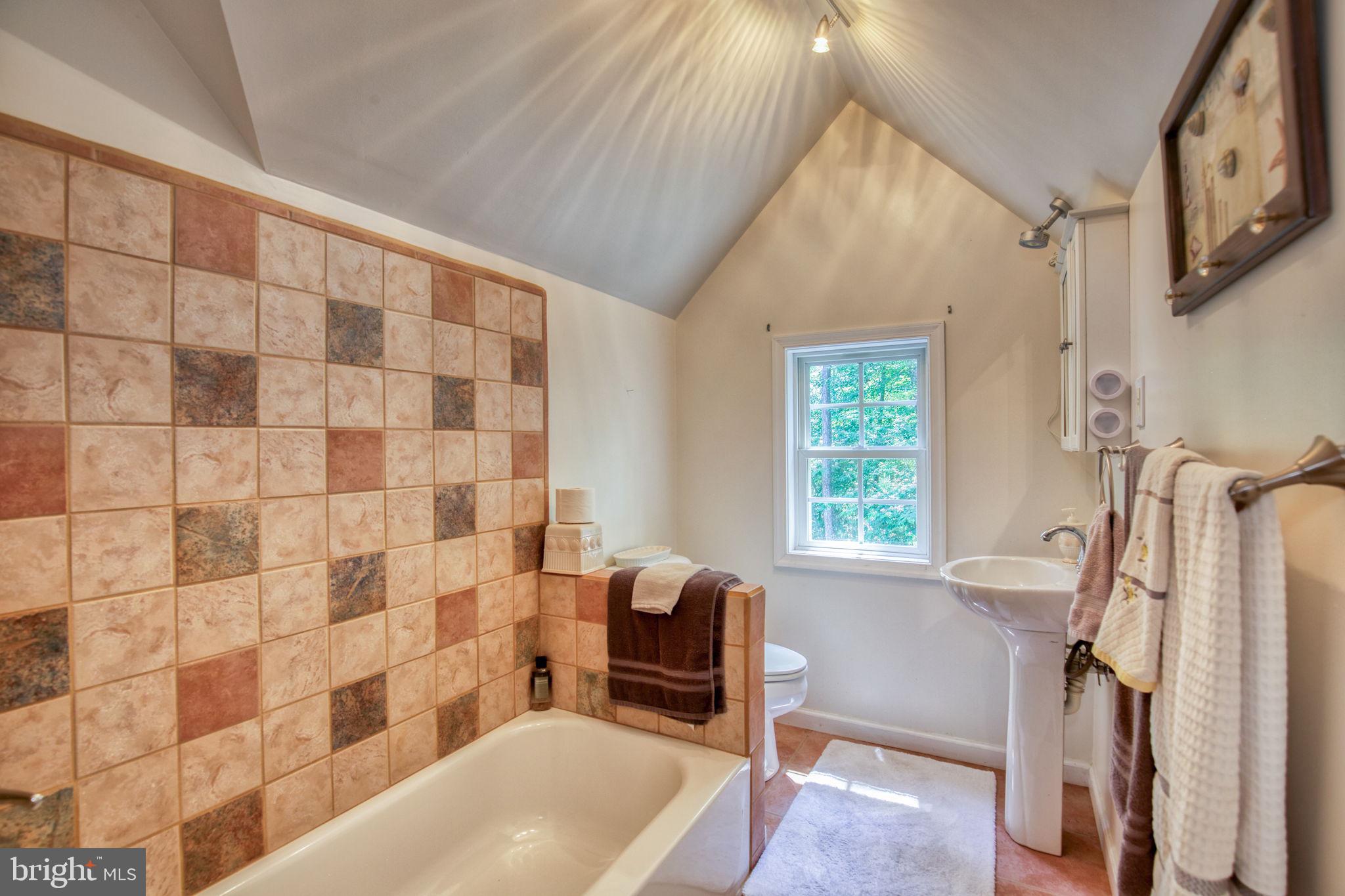 120 Twin Harbor Road Reedville, VA 22539 - Photo 33 of 45 2ND LEVEL MASTER SUITE BATH