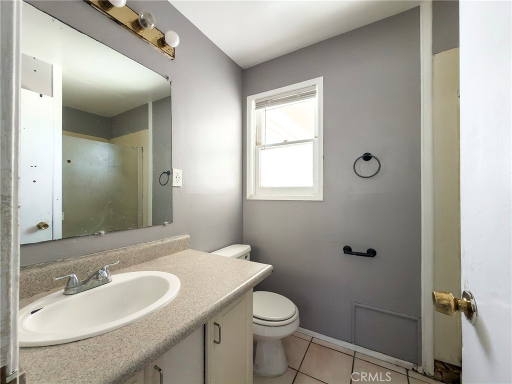 9892 West Chanticleer Road Anaheim, CA 92804 - Photo 7 of 28 Master Bath