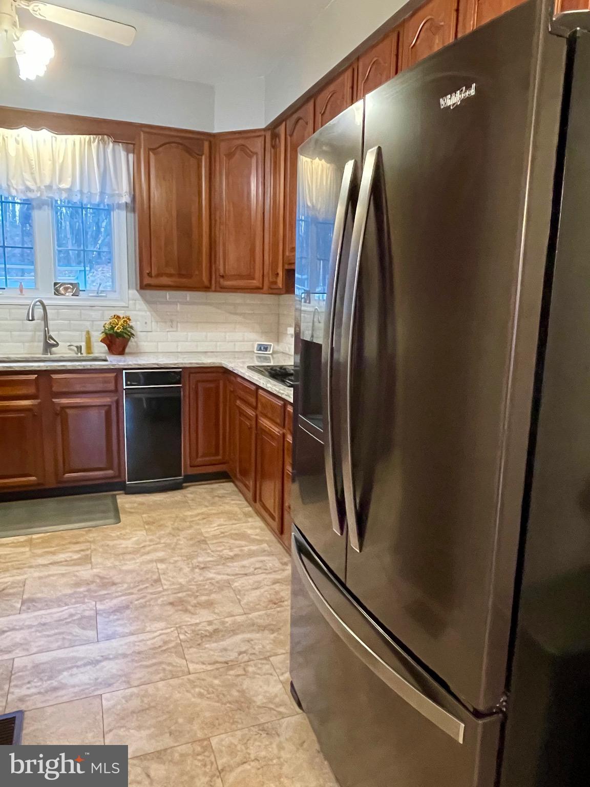 373 Hadley Drive Falling Waters, WV 25419 - Photo 11 of 49