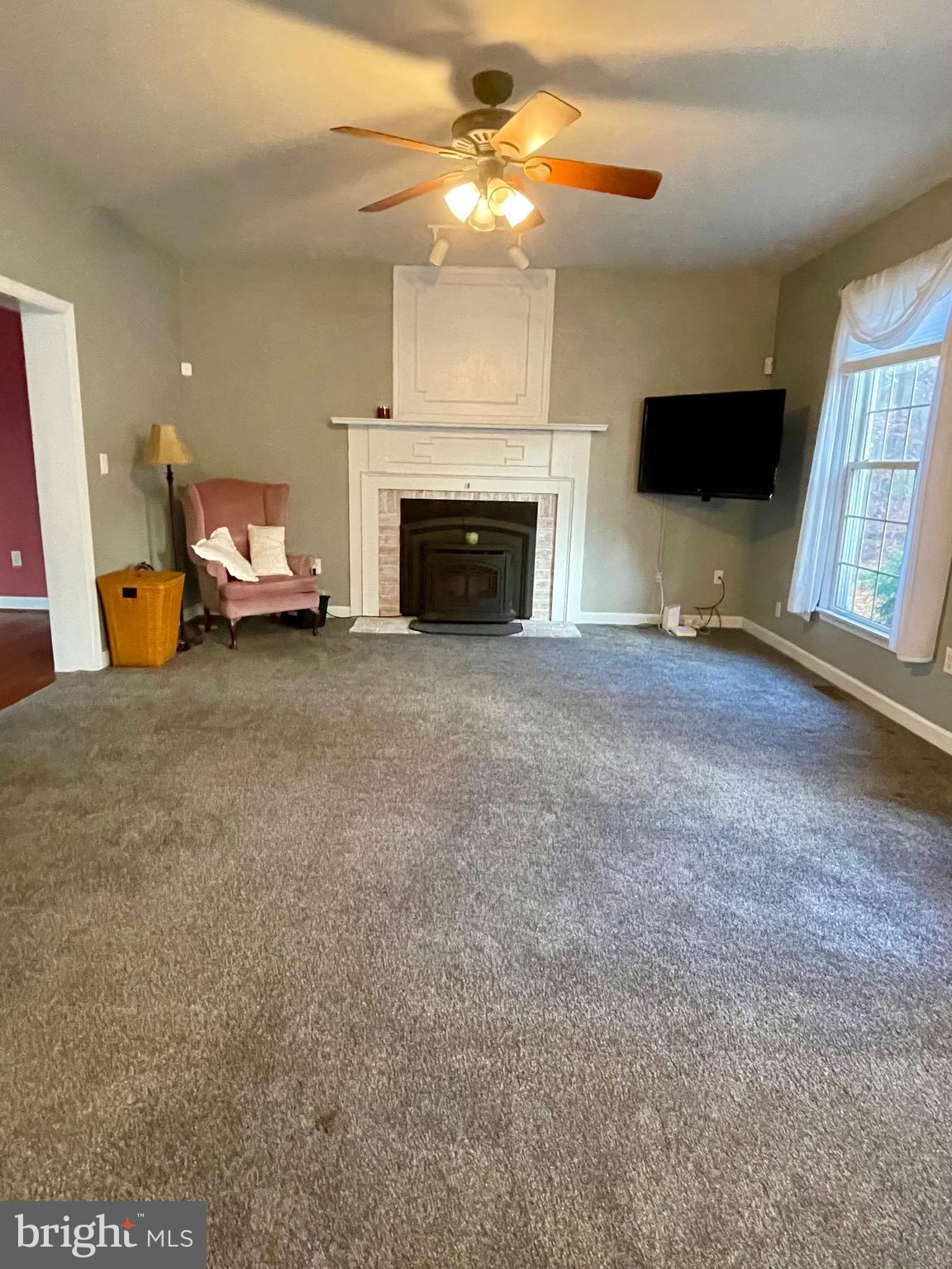 373 Hadley Drive Falling Waters, WV 25419 - Photo 16 of 49 Living Room