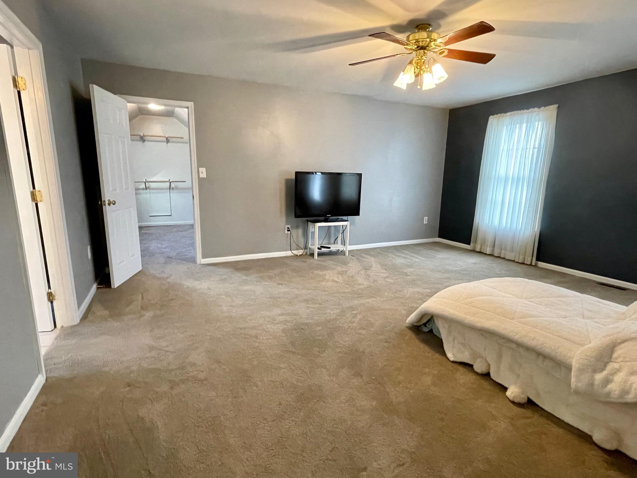 373 Hadley Drive Falling Waters, WV 25419 - Photo 23 of 49 Master bedroom