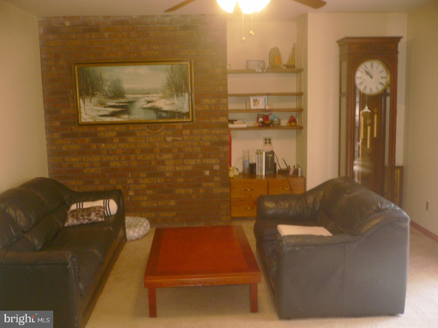 100 Valley Road Newark, DE 19711 - Photo 10 of 20 Living Room