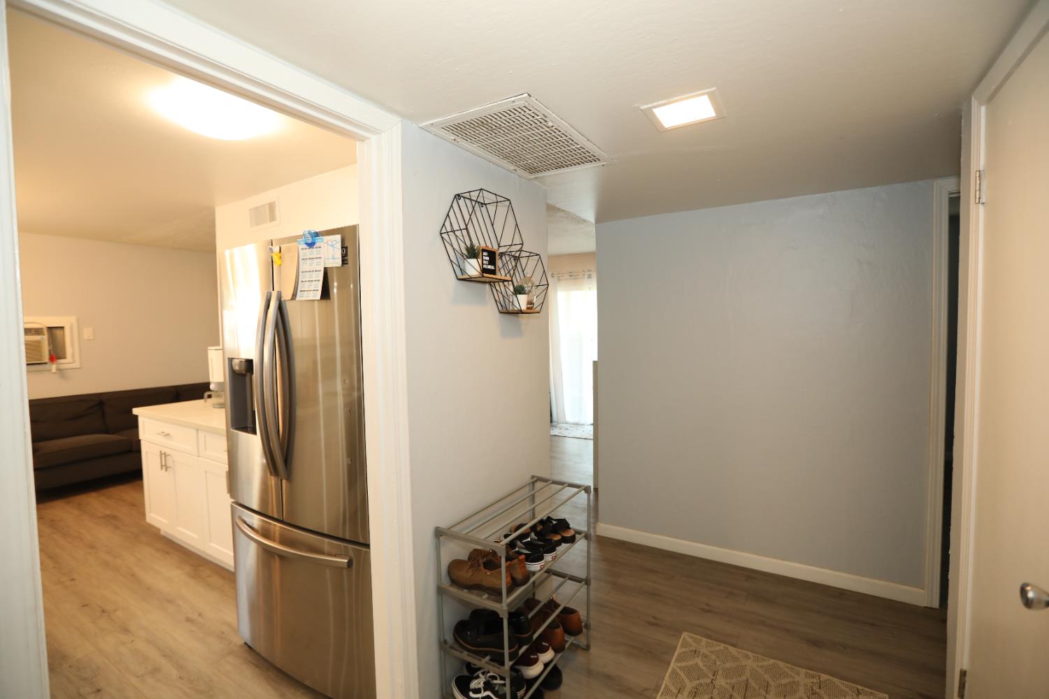 2343 Thompson Way Sacramento, CA 95822 - Photo 3 of 22