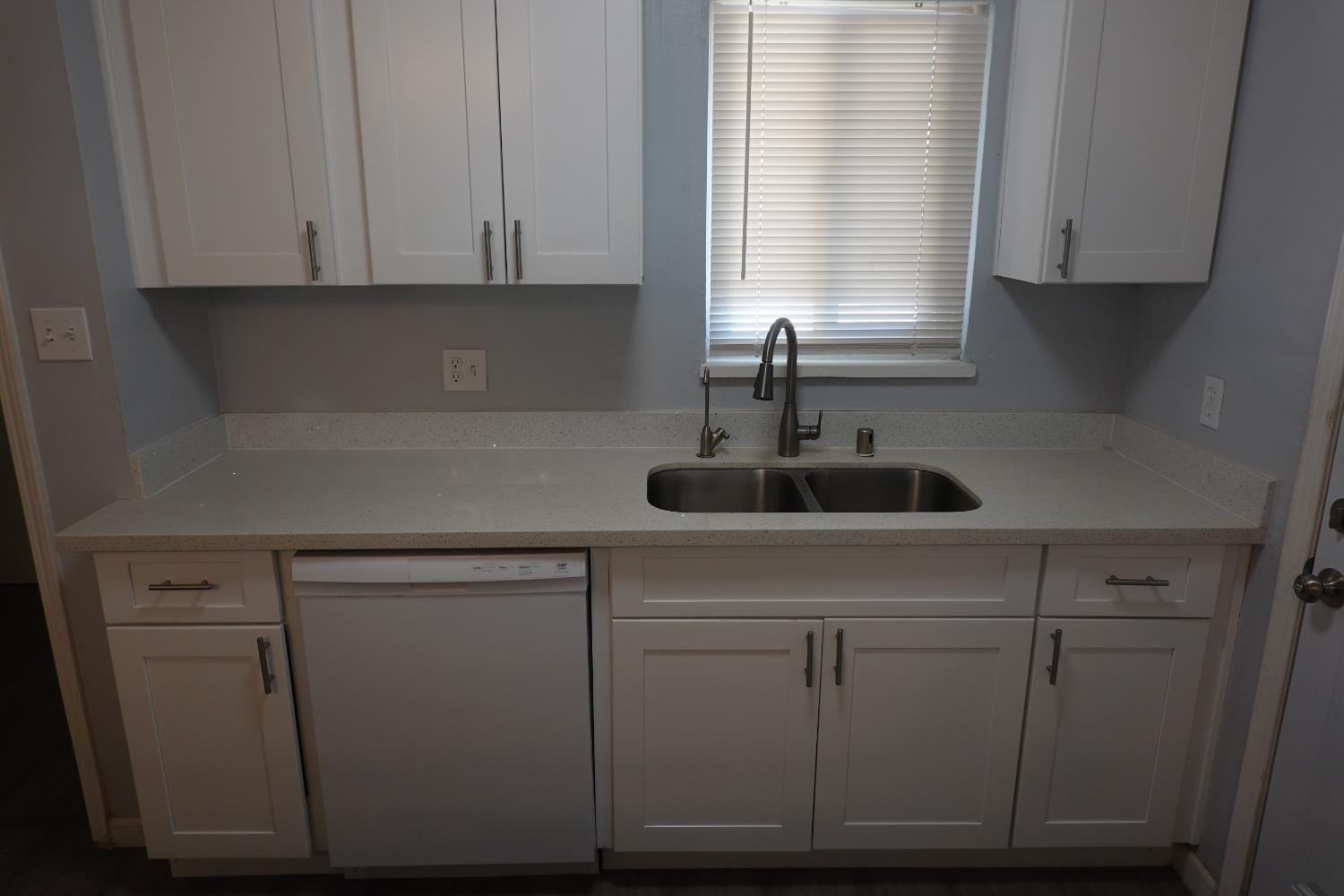 2343 Thompson Way Sacramento, CA 95822 - Photo 5 of 22