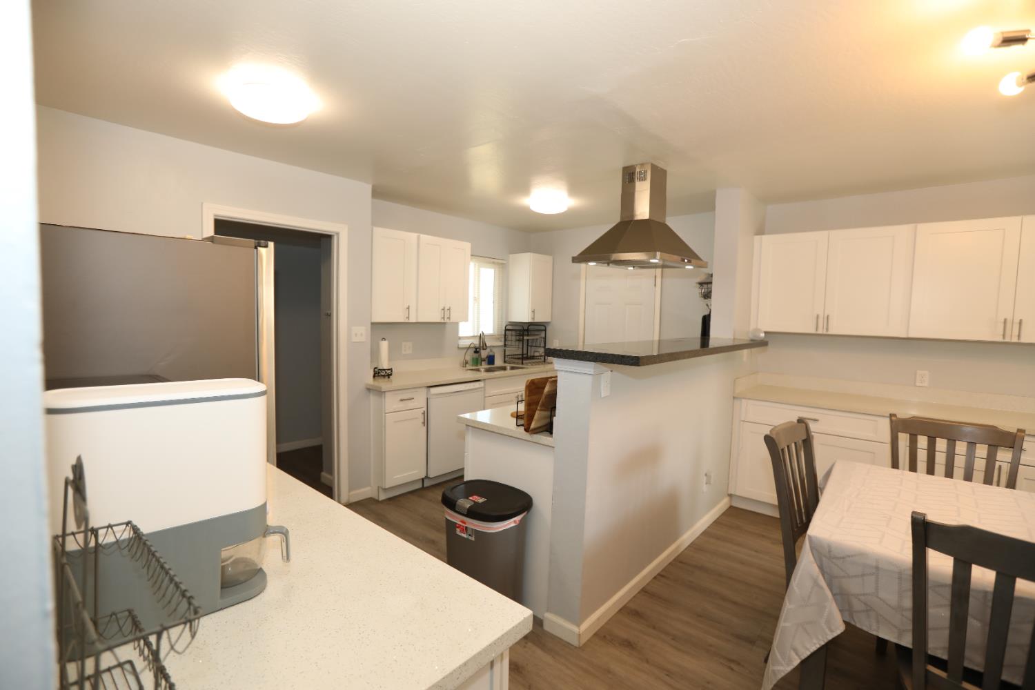 2343 Thompson Way Sacramento, CA 95822 - Photo 7 of 22