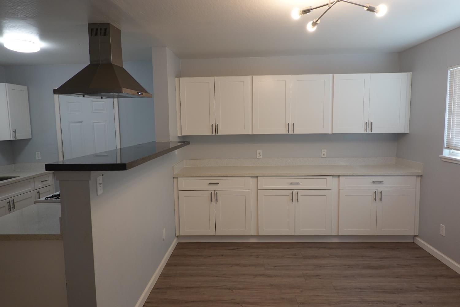 2343 Thompson Way Sacramento, CA 95822 - Photo 8 of 22