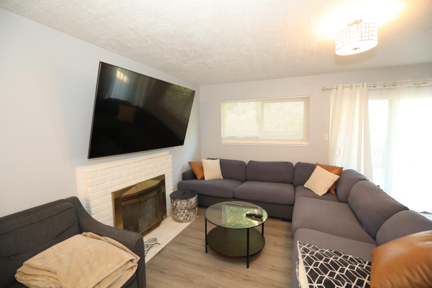 2343 Thompson Way Sacramento, CA 95822 - Photo 9 of 22