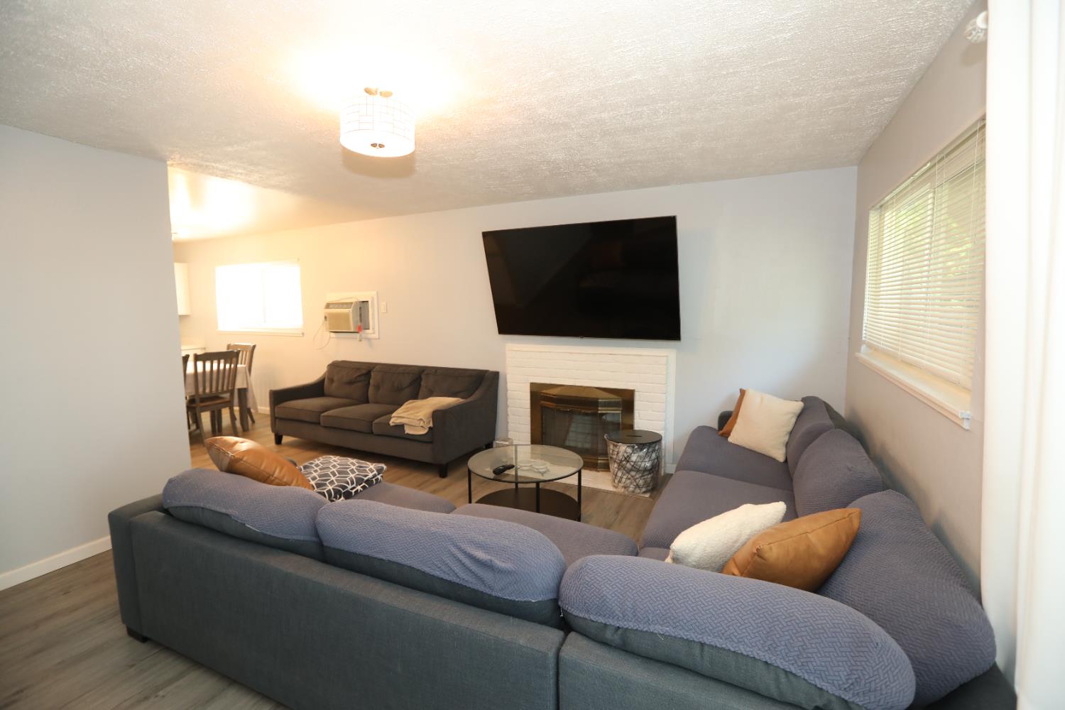 2343 Thompson Way Sacramento, CA 95822 - Photo 10 of 22