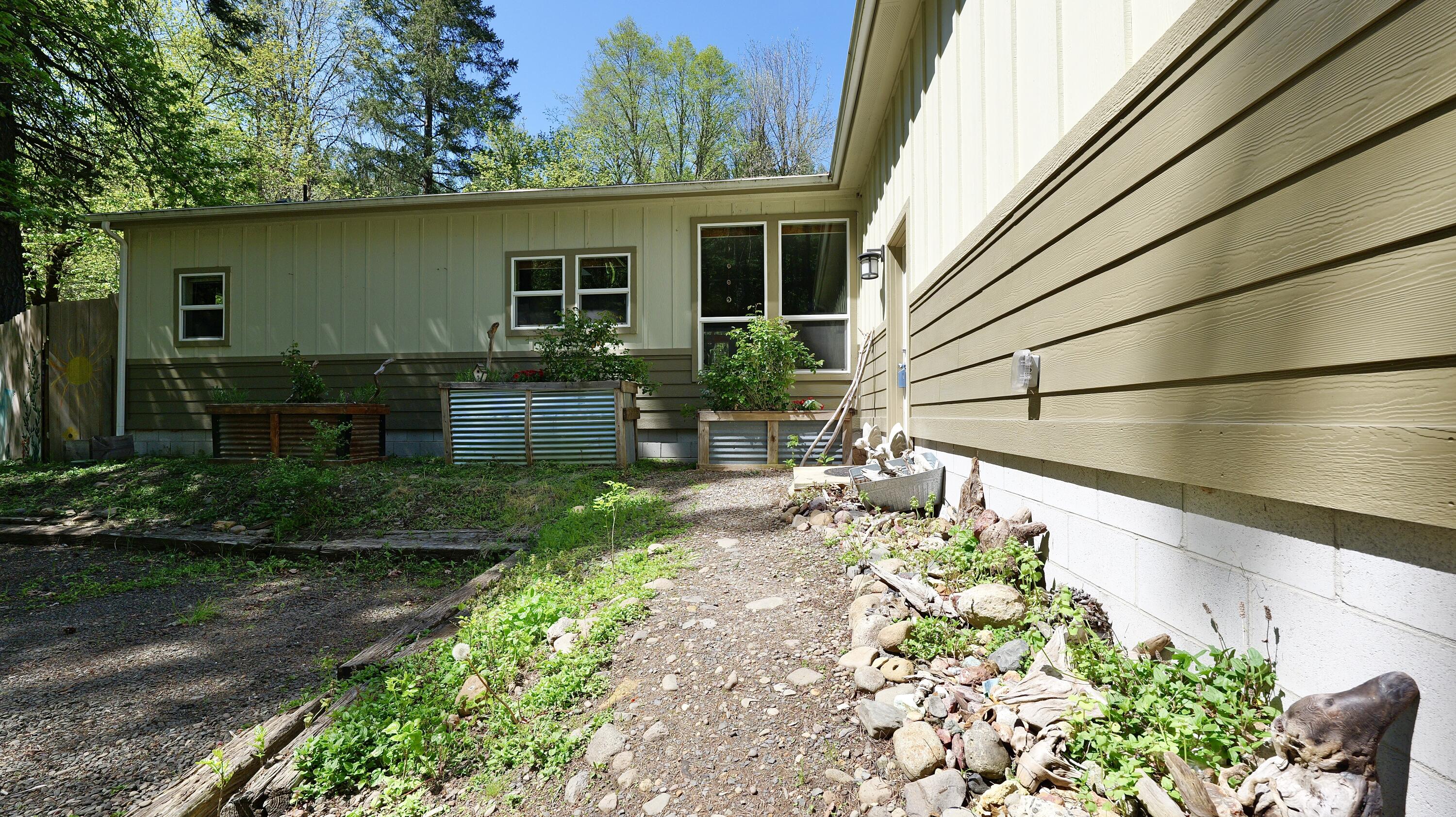 52 Dodes Creek Road Trail, OR 97541 - Photo 7 of 110 Front of Home