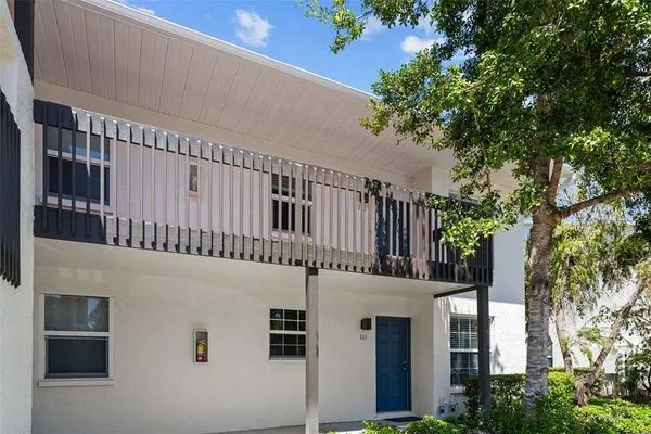 $1,895 | 3880 34th Avenue South, Unit 201, St. Petersburg, FL 33711