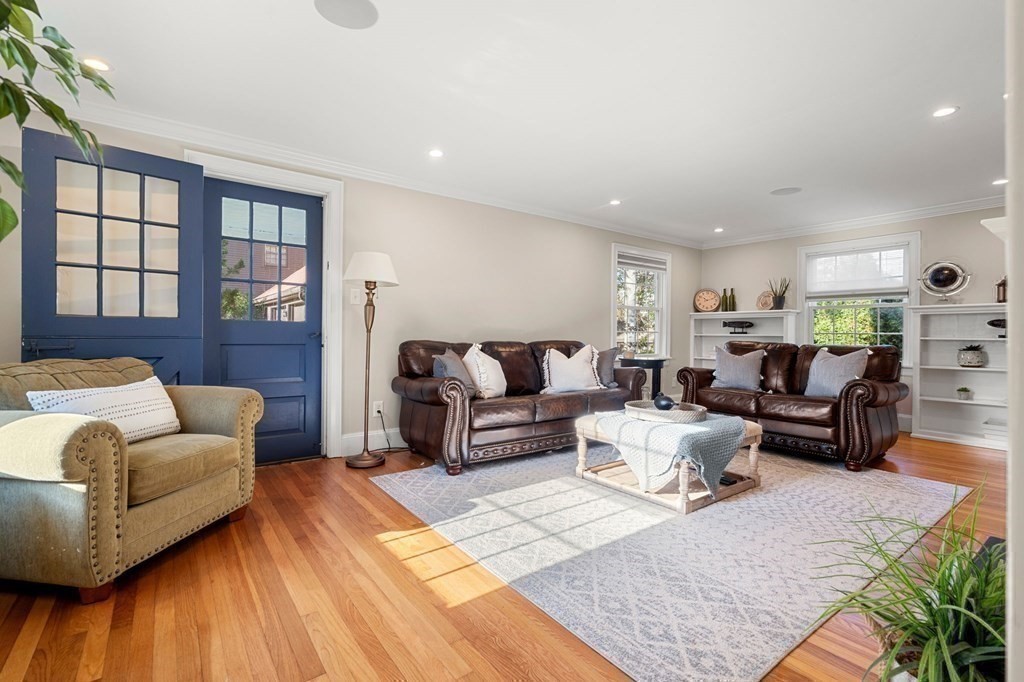 20 Shetland Road Marblehead, MA 01945 - Photo 19 of 40 a living room with furniture and a rug