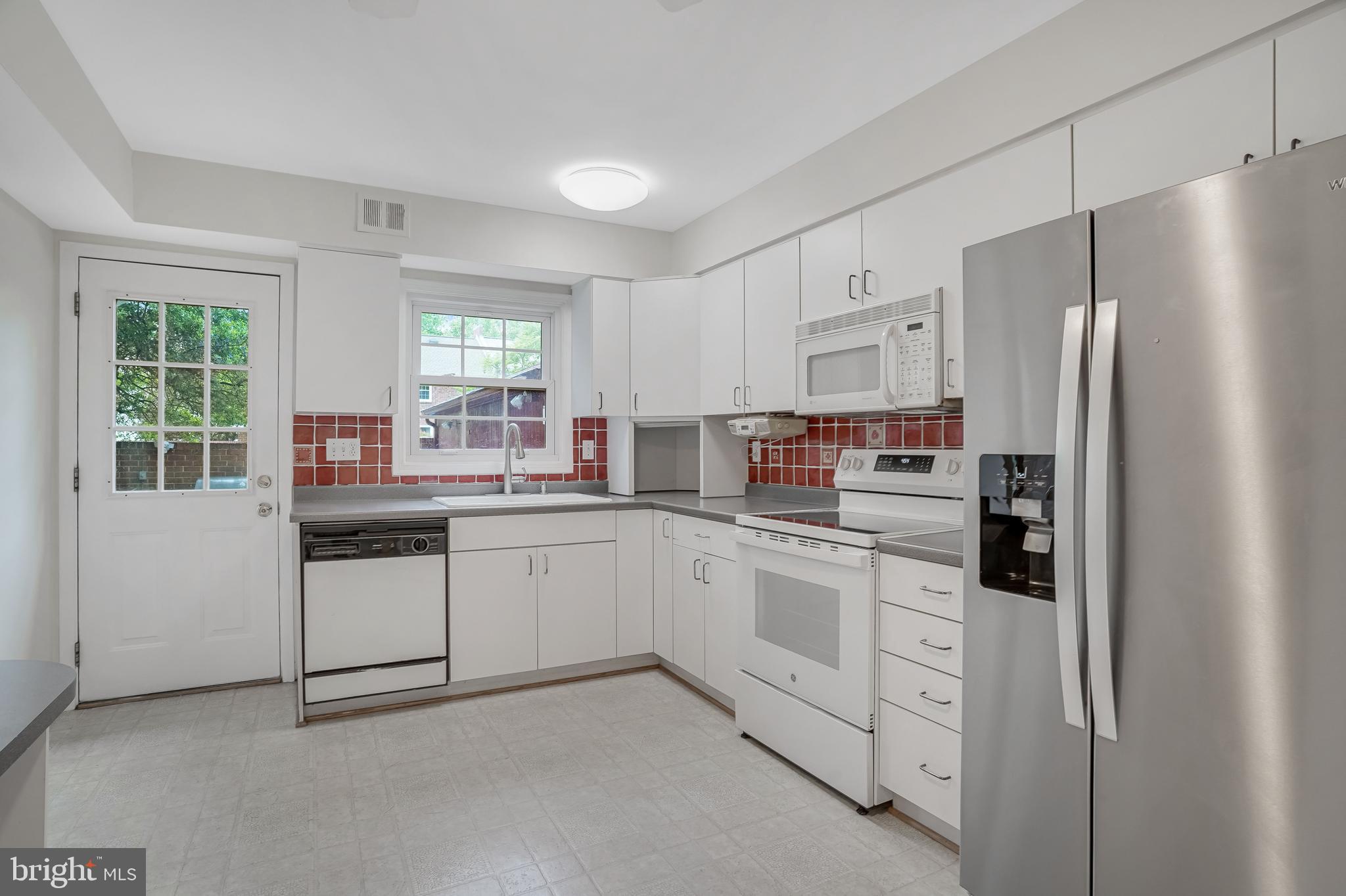 8301 Forrester Boulevard Springfield, VA 22152 - Photo 17 of 50 Kitchen