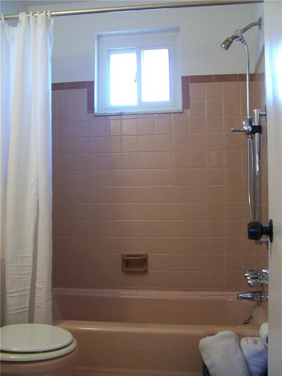 213 Erwin Place McKees Rocks, PA 15136 - Photo 13 of 23 Gallery Image 13