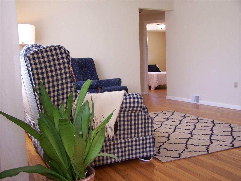 213 Erwin Place McKees Rocks, PA 15136 - Photo 3 of 23 Gallery Image 3